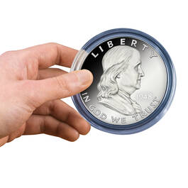 The Birth Year 5 oz Silver Proof 11922 0010 e hand